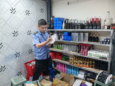 臨渭區(qū)市場監(jiān)管局開展酒吧、KTV食品安全專項檢查