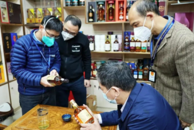第三季“九號查酒”行動圓滿收官，現(xiàn)場查扣一批假冒“茅臺1935”，強化酒類市場監(jiān)管